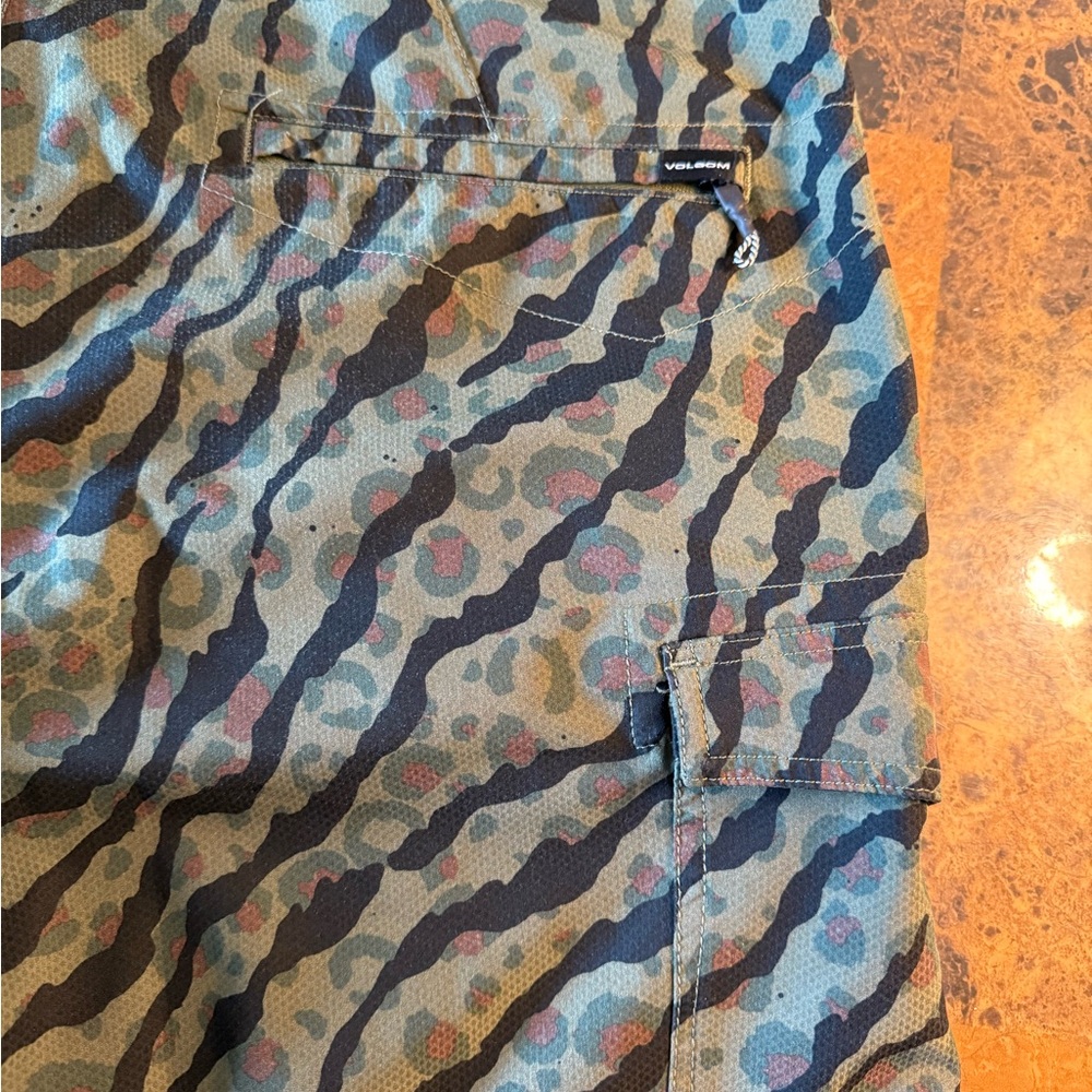 Volcom Hybrid Cargo Shorts - 36 - Camo - Picture 7 of 7